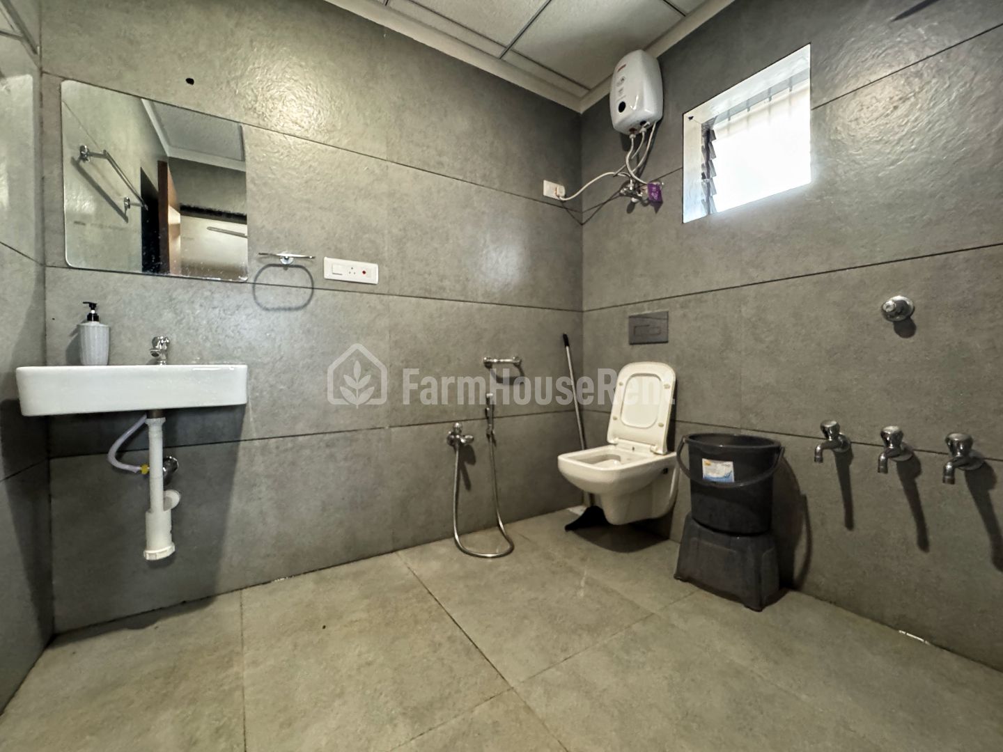 Saputara Weekend Home